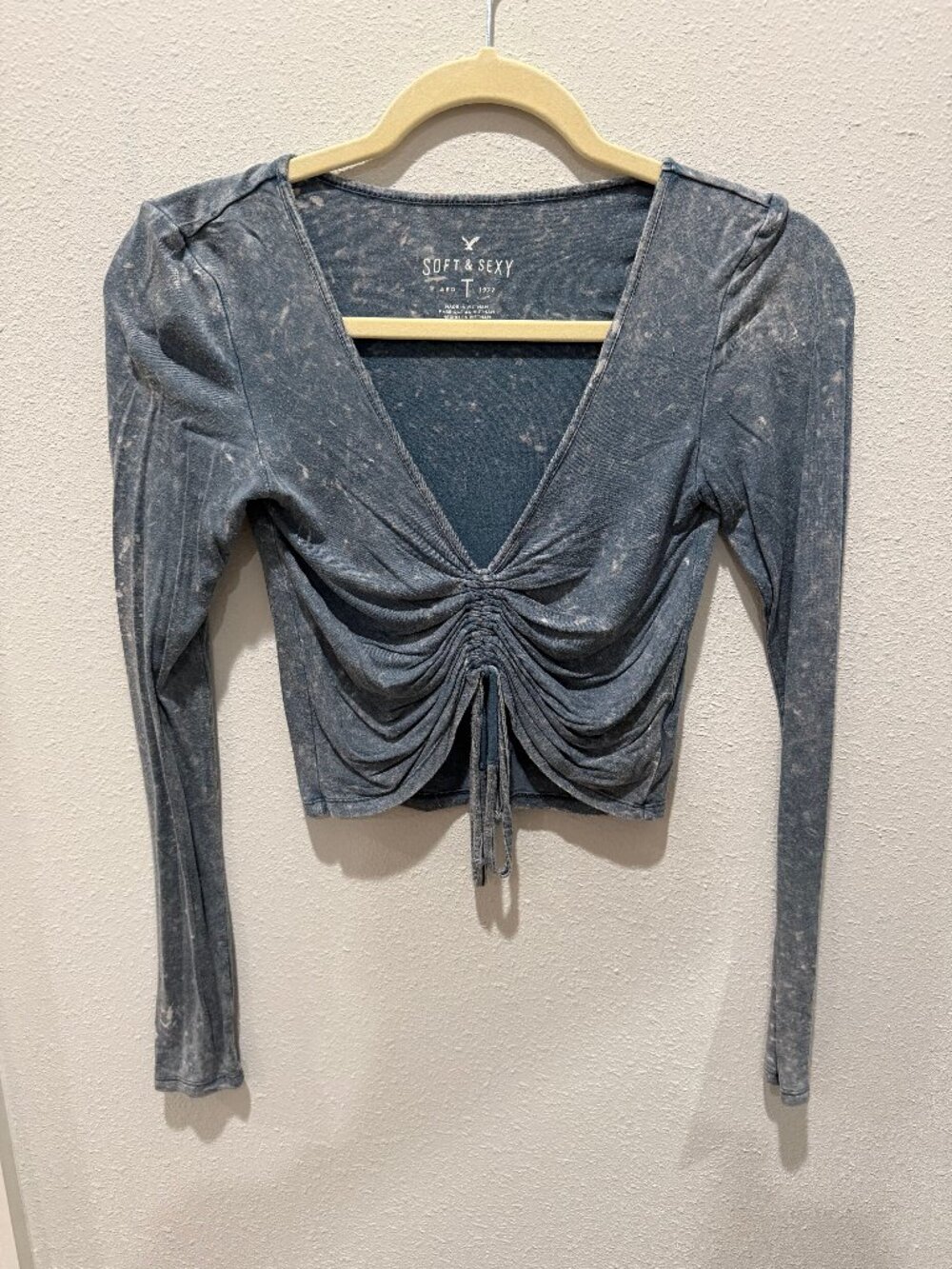 American Eagle Soft & Sexy Long Sleeve Cropped Top